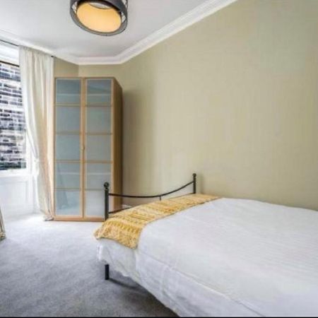 Spacious & Comfortable 3 Bedroom Apartment - Near City Centre - Free Parking Available - Sleeps Up To 5 Guests Edinburgh Exterior photo