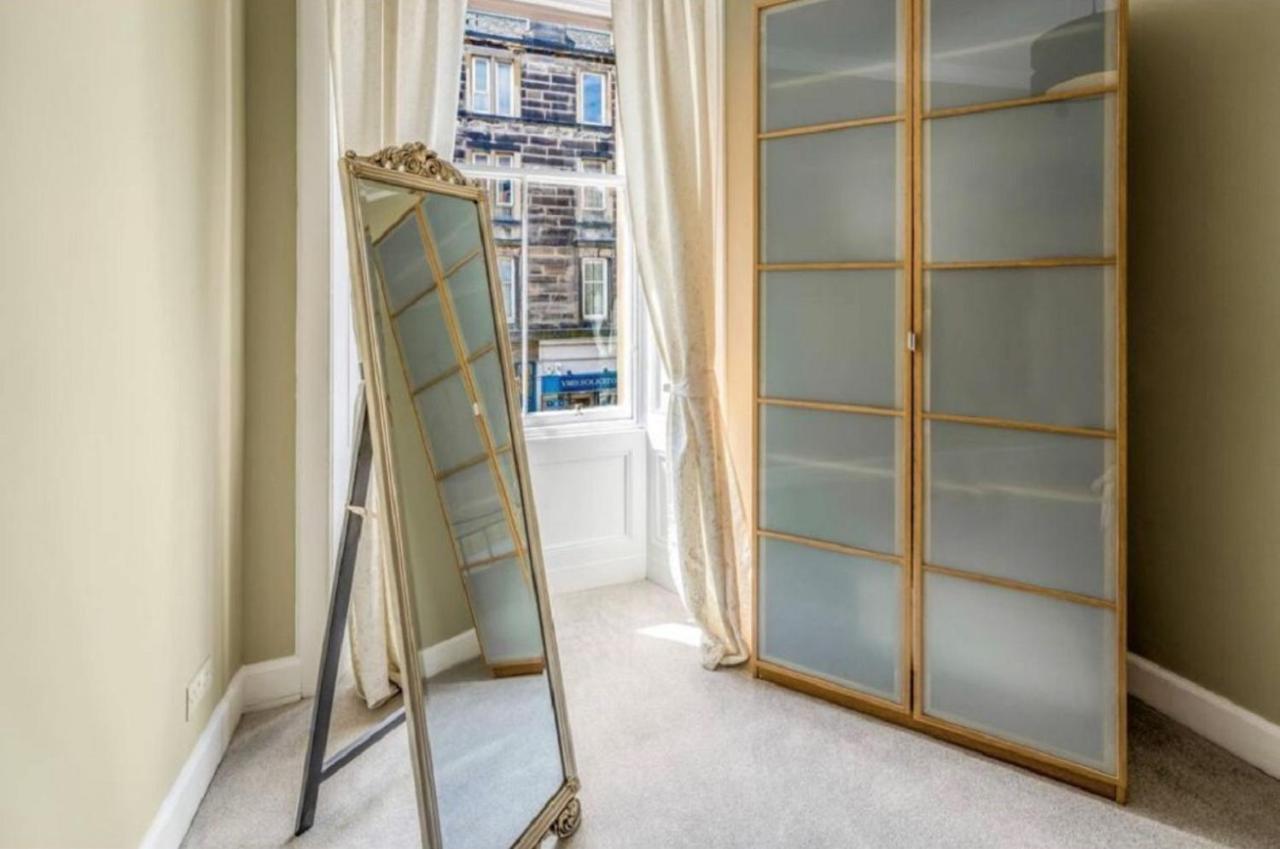 Spacious & Comfortable 3 Bedroom Apartment - Near City Centre - Free Parking Available - Sleeps Up To 5 Guests Edinburgh Exterior photo